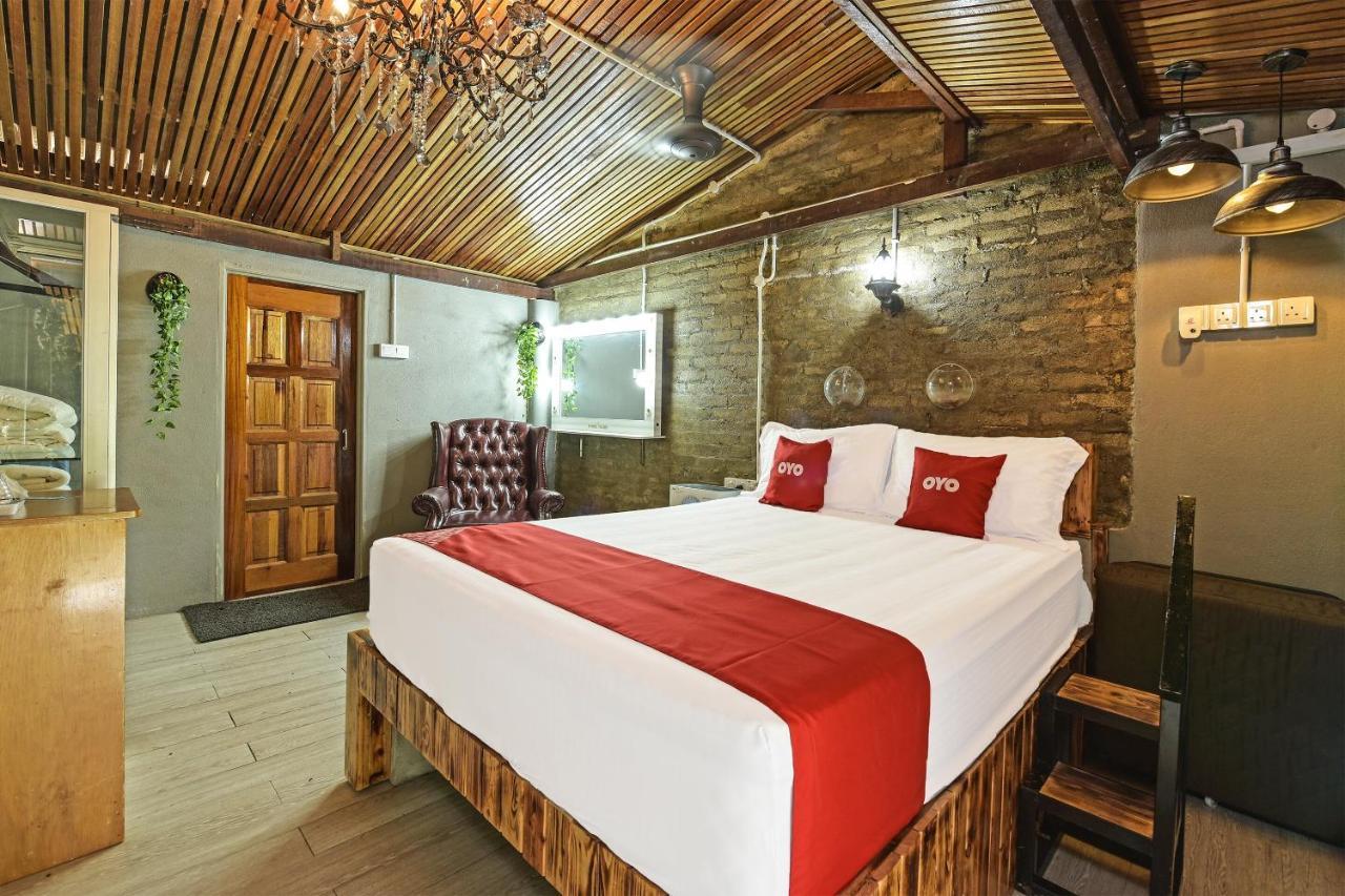 Oyo 90636 Teratak Zakiah Chalet Hotel Jerantut Ngoại thất bức ảnh