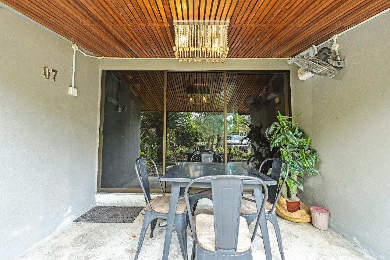 Oyo 90636 Teratak Zakiah Chalet Jerantut Ngoại thất bức ảnh