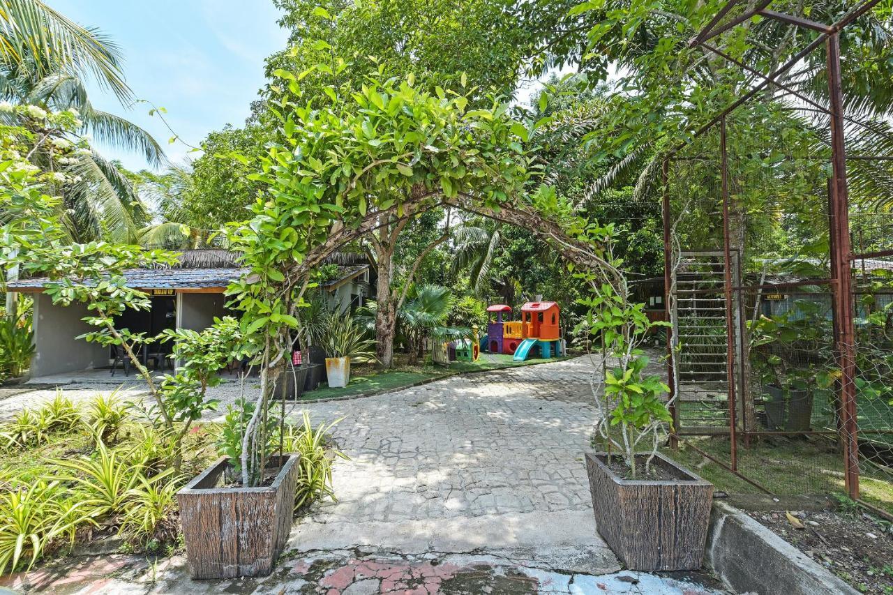 Oyo 90636 Teratak Zakiah Chalet Jerantut Ngoại thất bức ảnh