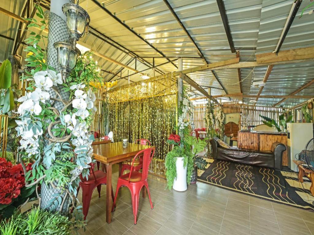 Oyo 90636 Teratak Zakiah Chalet Hotel Jerantut Ngoại thất bức ảnh