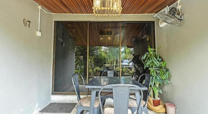 Oyo 90636 Teratak Zakiah Chalet Jerantut Ngoại thất bức ảnh